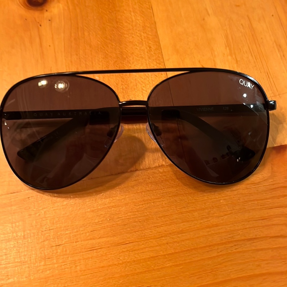 Quay Australia Unisex Black Sunglasses Vivienne
